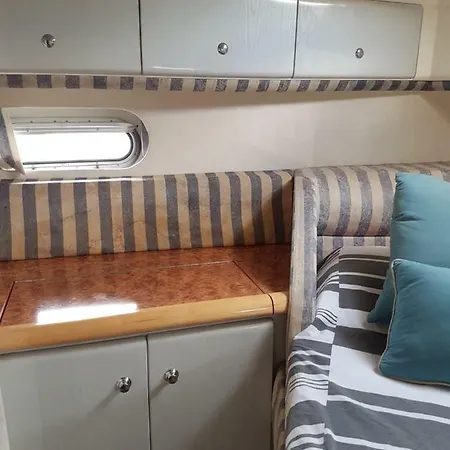 Botel Cabine D'hotes Sur Yacht 13 Metres