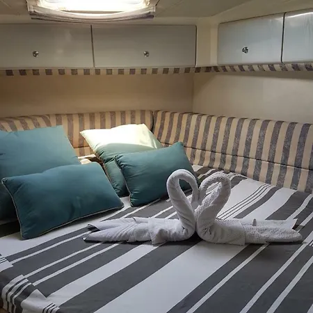 Botel Cabine D'hotes Sur Yacht 13 Metres